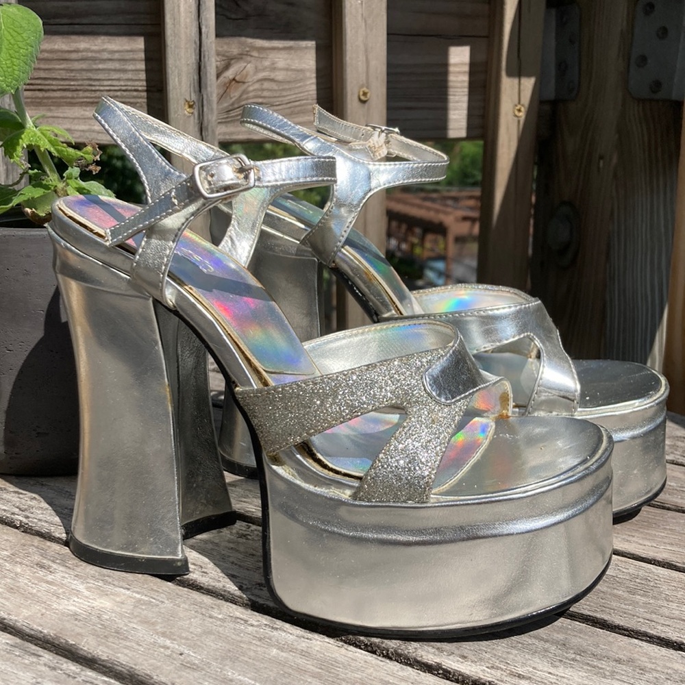 90s/00s Silver Platform High Heels with buckled straps, rare find, size 6